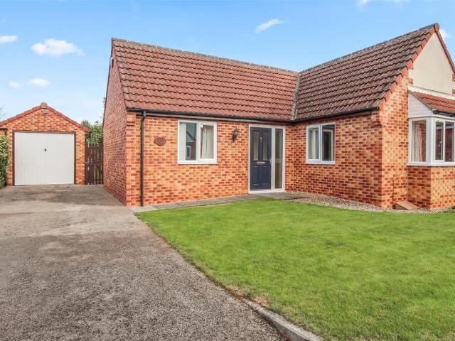 2 bedroom detached bungalow for sale