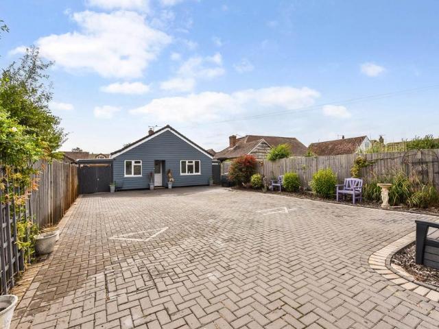 2 bedroom detached bungalow for sale