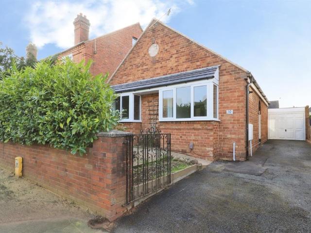 2 bedroom detached bungalow for sale