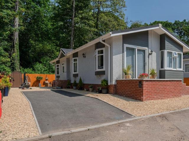 2 bedroom detached bungalow for sale