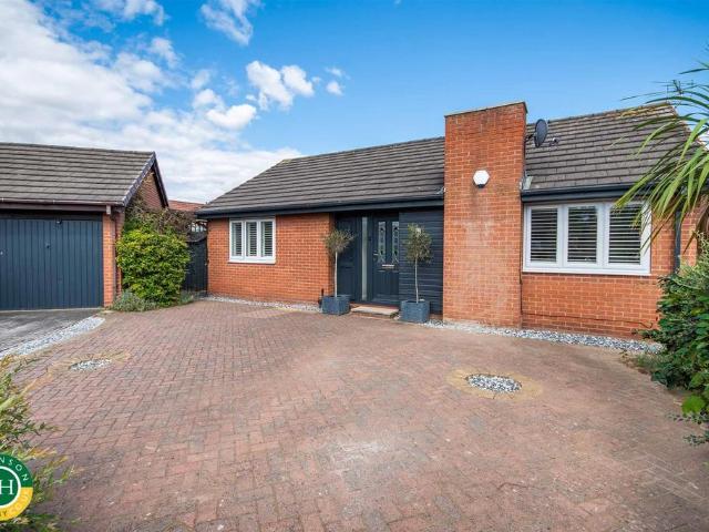 2 bedroom detached bungalow for sale