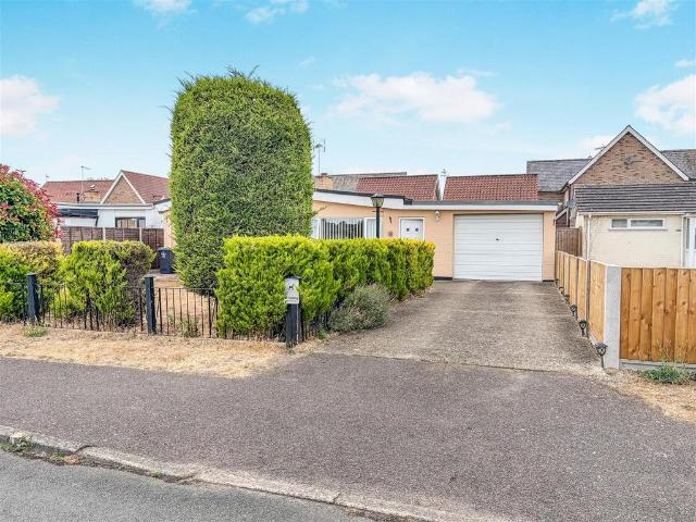 2 bedroom detached bungalow for sale