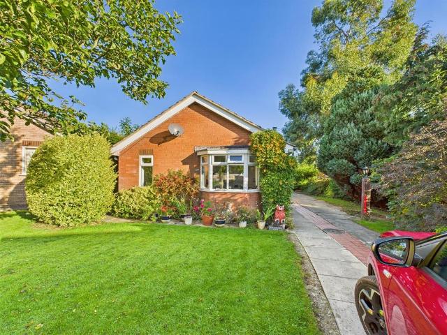 2 bedroom detached bungalow for sale