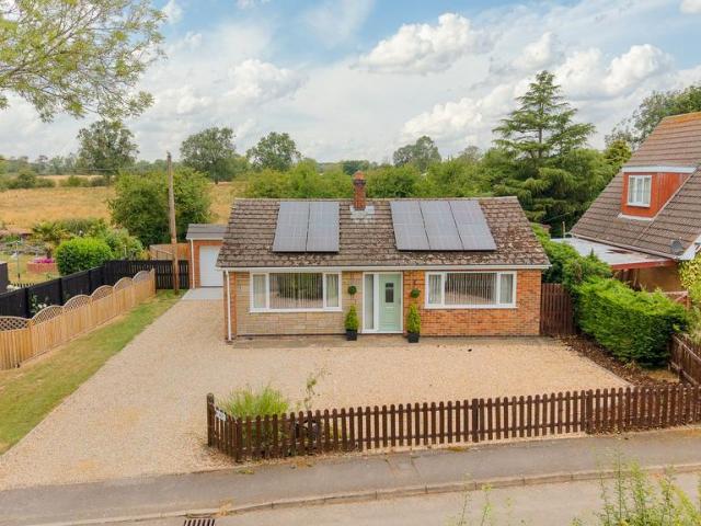 2 bedroom detached bungalow for sale