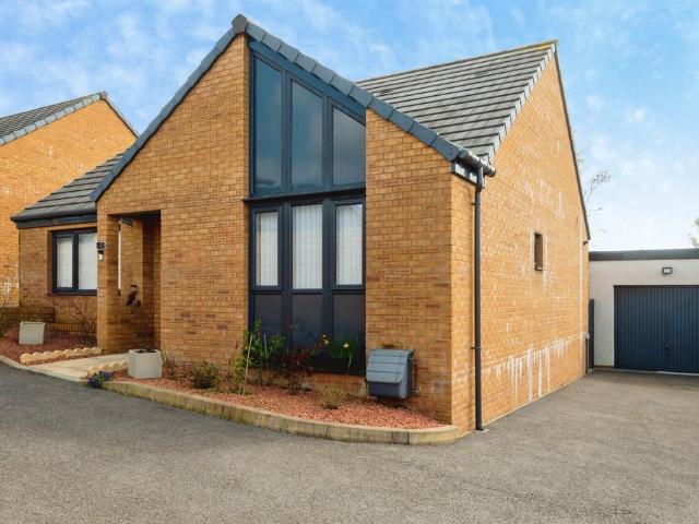 2 bedroom detached bungalow for sale