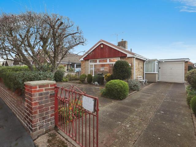 2 bedroom detached bungalow for sale