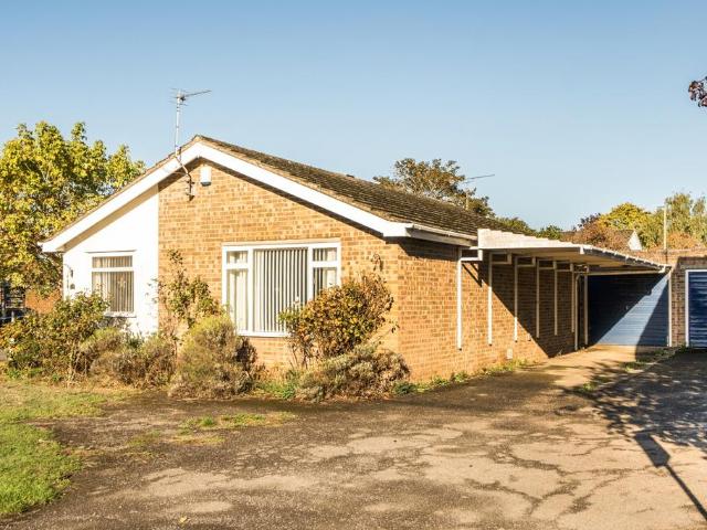 2 bedroom detached bungalow for sale