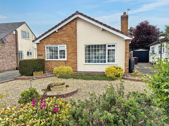 2 bedroom detached bungalow for sale