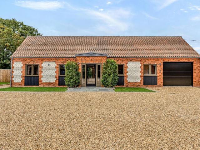 2 bedroom detached bungalow for sale
