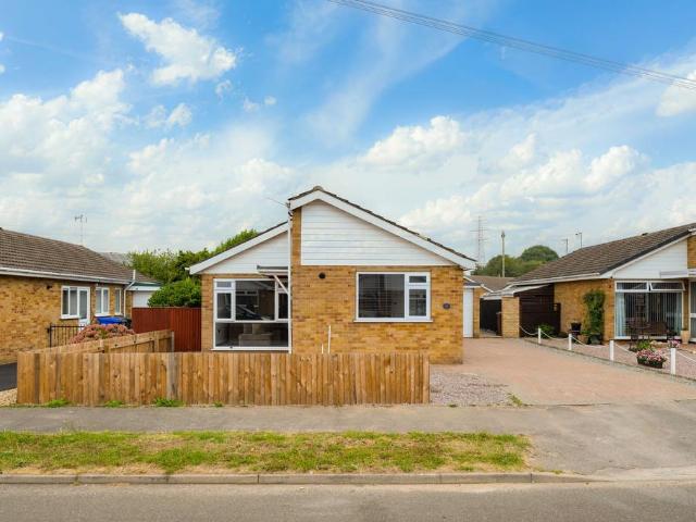 2 bedroom detached bungalow for sale
