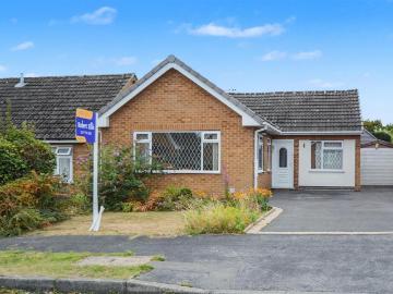 2 bedroom detached bungalow for sale
