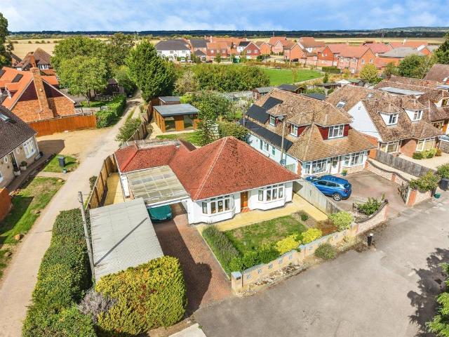 2 bedroom detached bungalow for sale