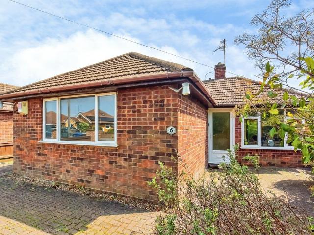 2 bedroom detached bungalow for sale