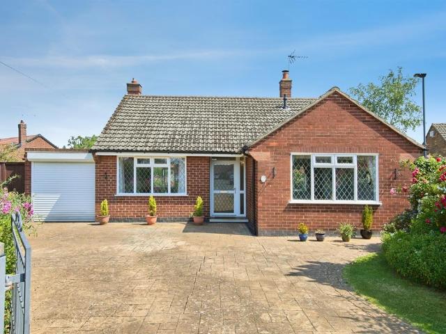 2 bedroom detached bungalow for sale