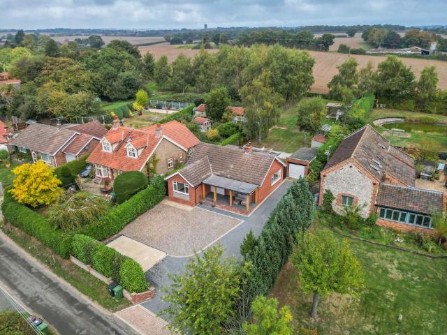 2 bedroom detached bungalow for sale