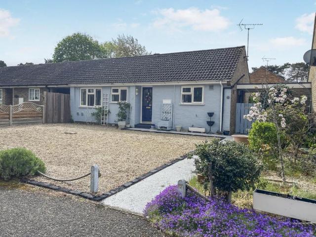 2 bedroom detached bungalow for sale
