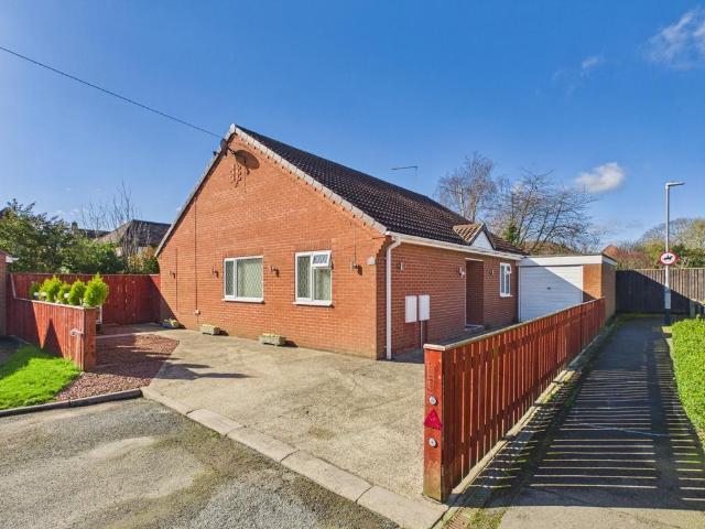2 bedroom detached bungalow for sale
