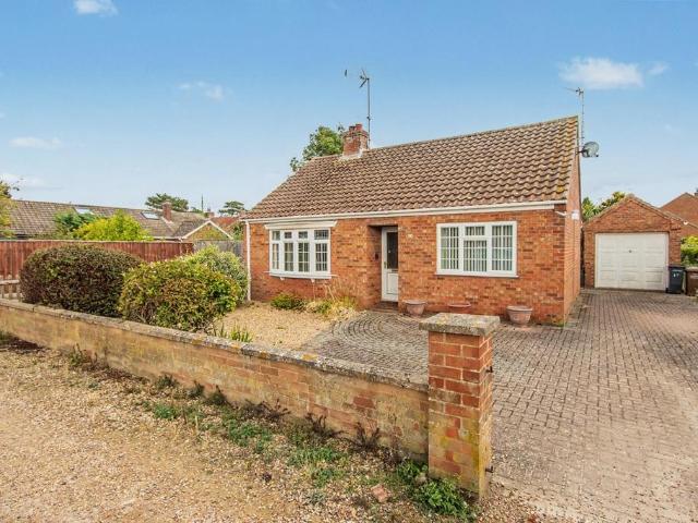 2 bedroom detached bungalow for sale