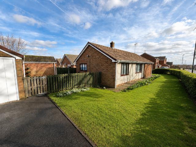 2 bedroom detached bungalow for sale