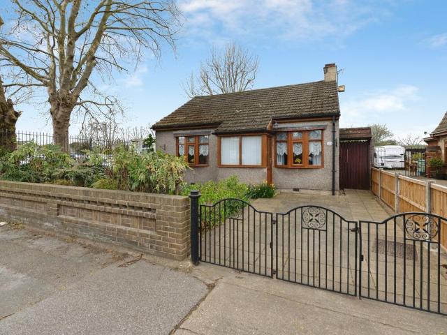 2 bedroom detached bungalow for sale
