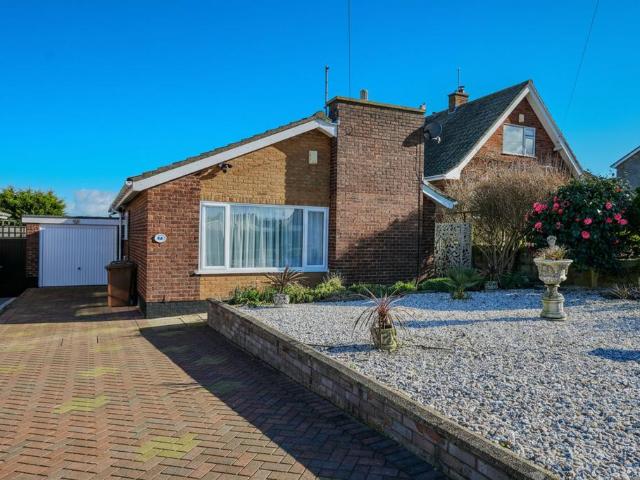 2 bedroom detached bungalow for sale
