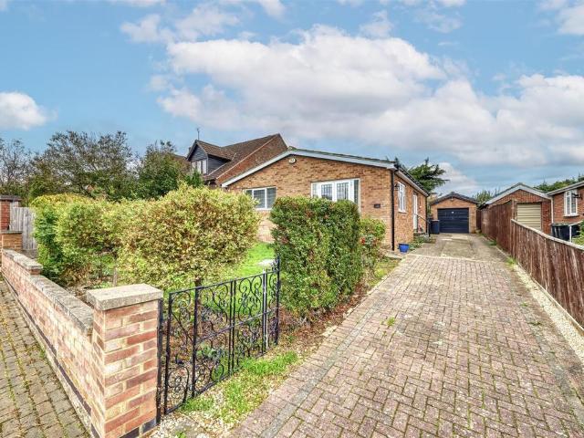 2 bedroom detached bungalow for sale