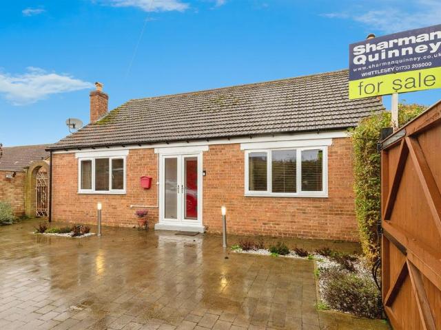 2 bedroom detached bungalow for sale