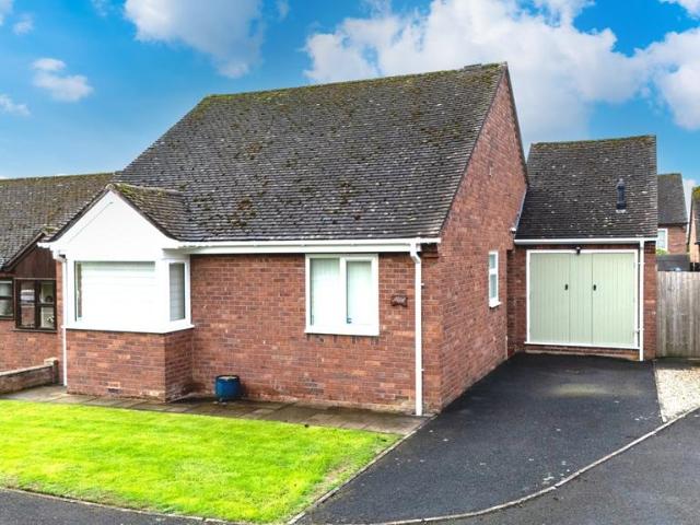 2 bedroom detached bungalow for sale