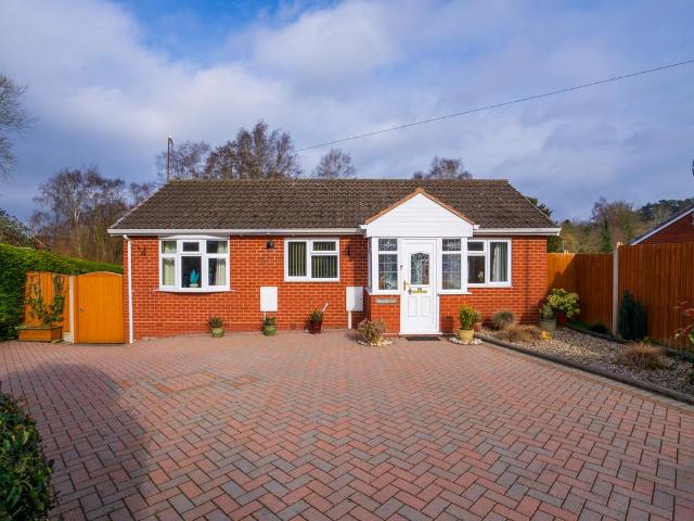 2 bedroom detached bungalow for sale