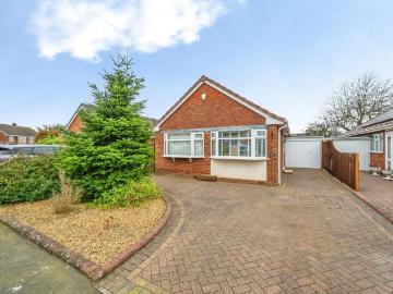 2 bedroom detached bungalow for sale