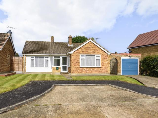 2 bedroom detached bungalow for sale