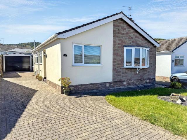 2 bedroom detached bungalow for sale