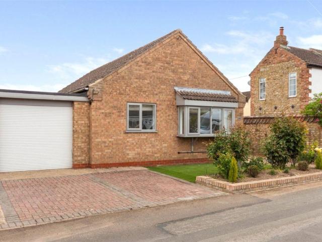 2 bedroom detached bungalow for sale