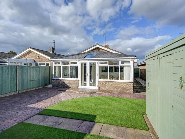 2 bedroom detached bungalow for sale