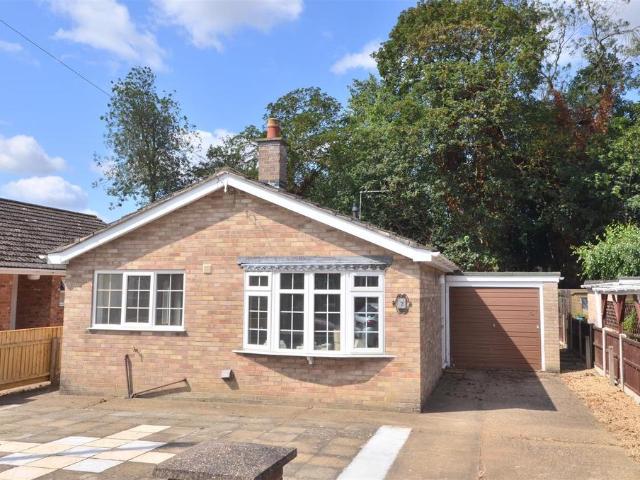 2 bedroom detached bungalow for sale