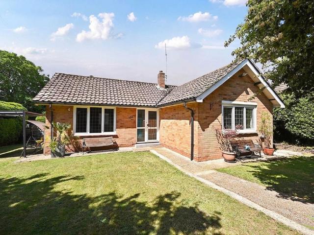 2 bedroom detached bungalow for sale