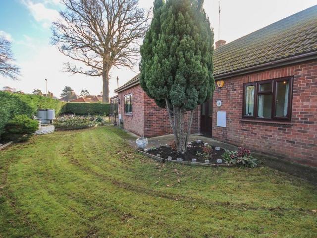 2 bedroom detached bungalow for sale