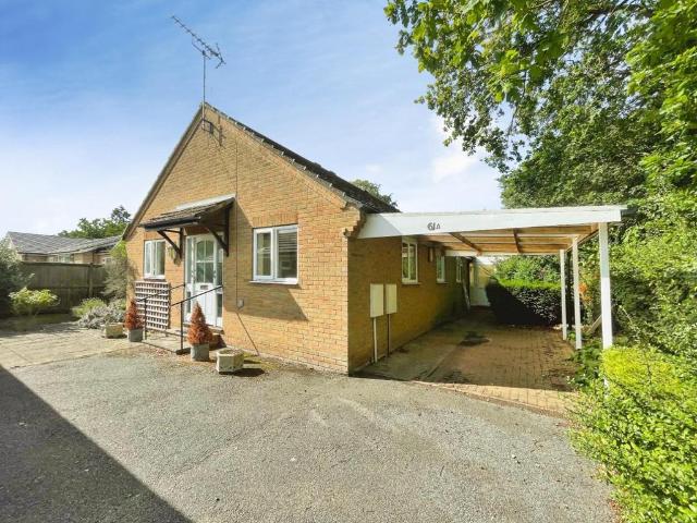 2 bedroom detached bungalow for sale