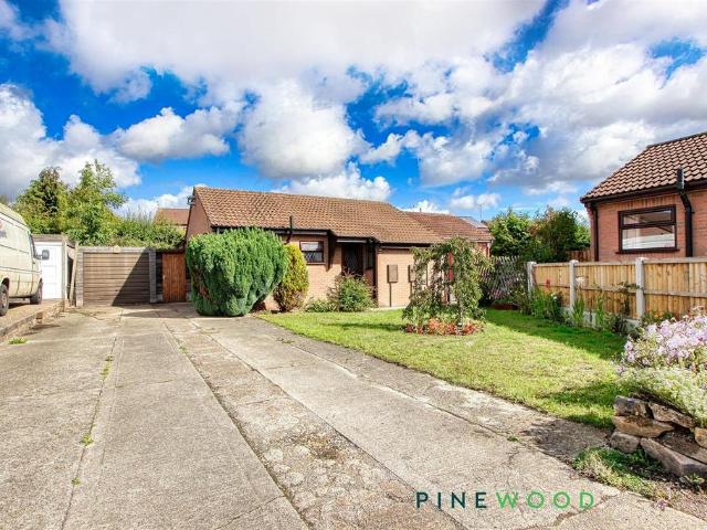 2 bedroom detached bungalow for sale