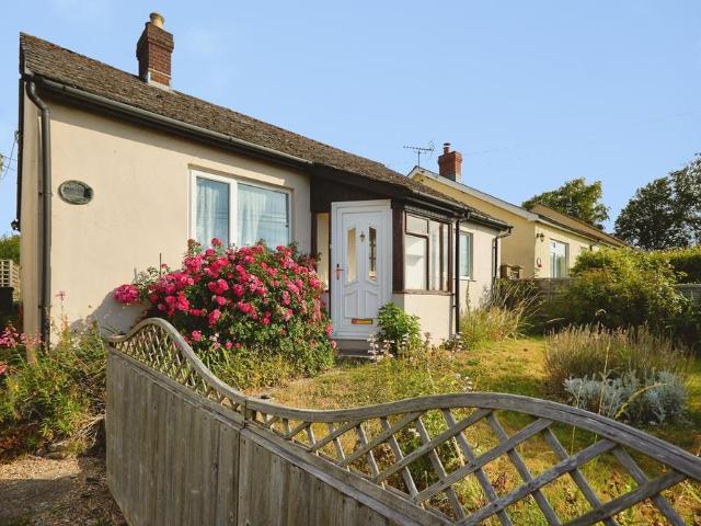 2 bedroom detached bungalow for sale