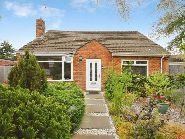 2 bedroom detached bungalow for sale