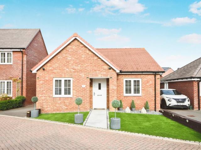 2 bedroom detached bungalow for sale
