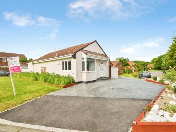 2 bedroom detached bungalow for sale