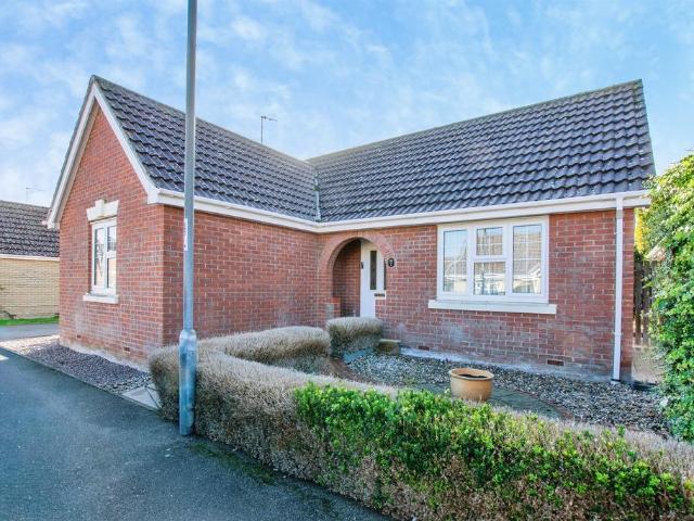 2 bedroom detached bungalow for sale