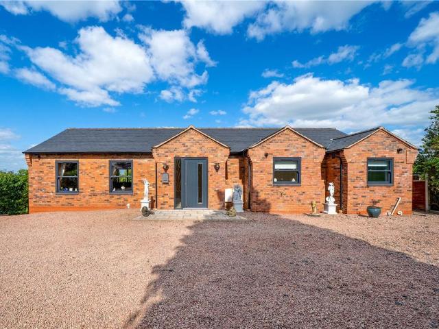 2 bedroom detached bungalow for sale