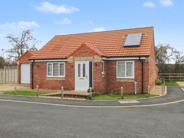 2 bedroom detached bungalow for sale