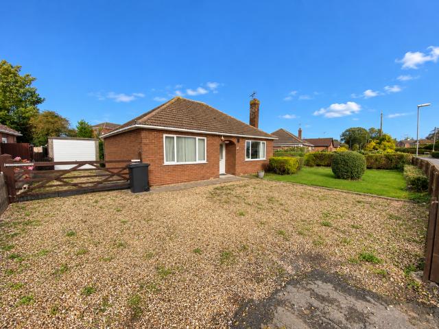 2 bedroom detached bungalow for sale