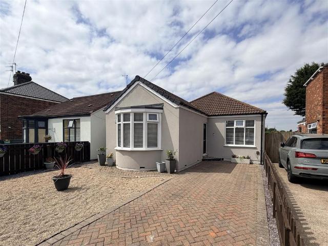 2 bedroom detached bungalow for sale