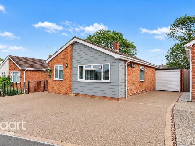 2 bedroom detached bungalow for sale
