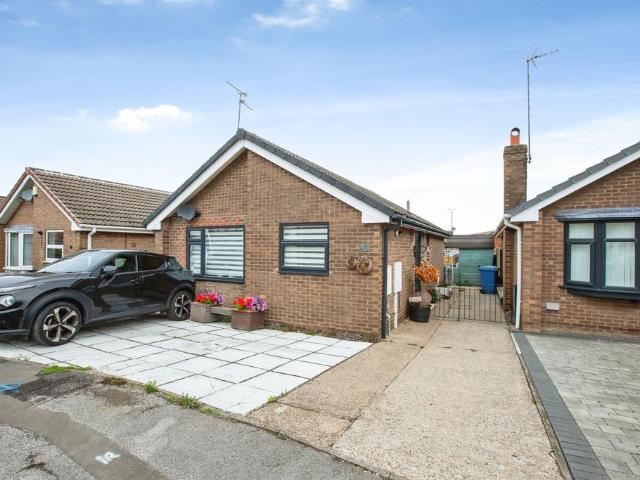 2 bedroom detached bungalow for sale